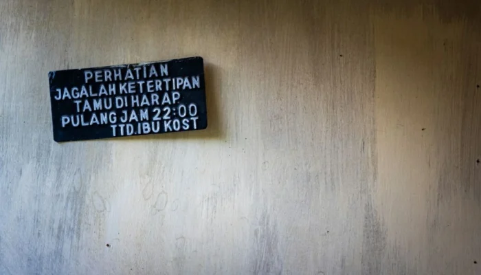 5-dosa-pemilik-kos-yang-bikin-penghuninya-nggak-betah,-ingin-segera-keluar