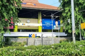 stasiun-gambir:-saksi-ambisi,-serta-pertaruhan-nasib-manusia-yang-datang-ke-ibu-kota