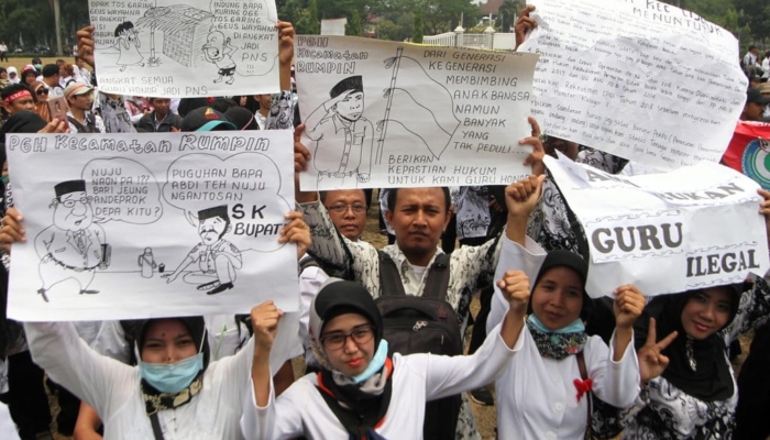 kala-tunjangan-profesi-mandek,-guru-menambal-hidup-dari-pinjol