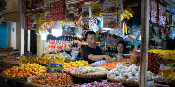 Meskipun Minimarket Menjamur, Warung Masih Jadi Tempat Favorit untuk Berbelanja
