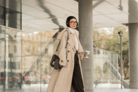 elegan-&-stylish!-ini-inspirasi-padu-padan-warna-taupe