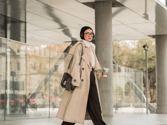 elegan-&-stylish!-ini-inspirasi-padu-padan-warna-taupe