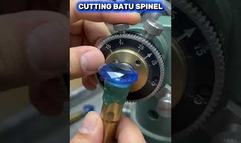 CUTTING BATU SPINEL#untukparapecintabatu#batuakik#batupermata#batumulia#gemstone#cincin#ring#akik