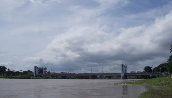 belum-genap-setahun,-ornamen-jembatan-brawijaya-kediri-sudah-rusak:-proyek-sulapan-atau-kelalaian?
