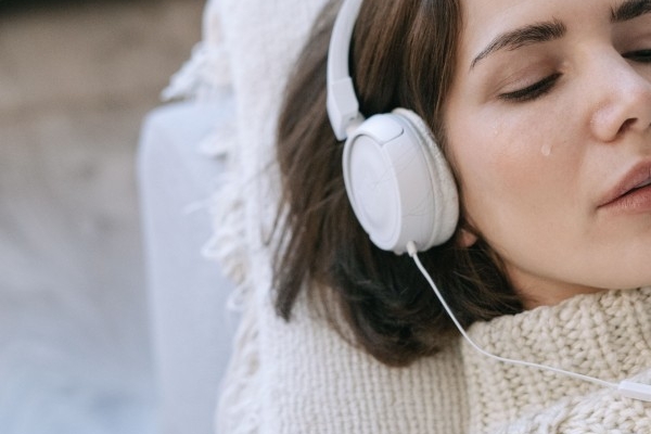 penuh-makna!-ini-5-lagu-tentang-perselingkuhan