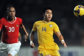 eksklusif!-legenda-thailand-teeratep-winothai-sempat-dibuat-kesal-oleh-nova-arianto