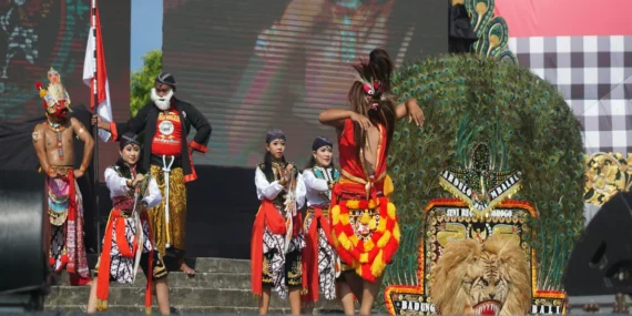Menonton Reog Ponorogo itu bikin takjub sekaligus ngilu, hormat untuk pembarong dadak merak
