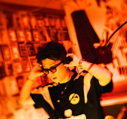 capturing-the-sound-in-motion:-lomography-&-scream-records-on-their-european-tour