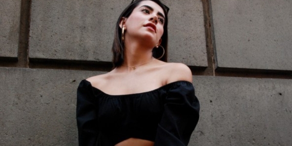 Elegan! Ini 7 Model Baju Off Shoulder yang Cocok