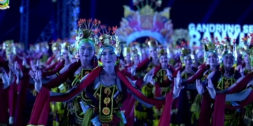 siswi-sekolah-rakyat-tampil-memukau-di-gandrung-sewu-2026