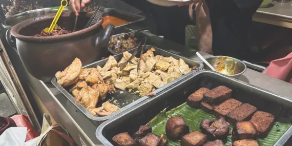 Lepas Kangen Yogyakarta, Makan Gudeg Jogja Bu Tinah di Stasiun Gondangdia