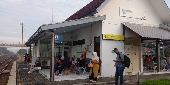 Stasiun Alastua, Saksi Jalur Kereta Pertama di Indonesia yang Masih Setia Beroperasi hingga Kini