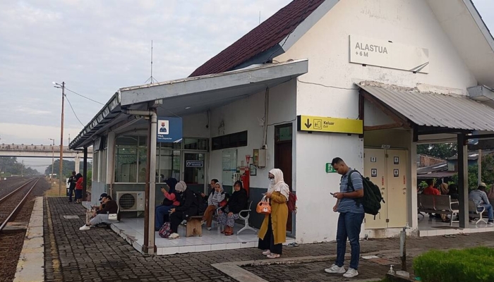 stasiun-alastua,-saksi-jalur-kereta-pertama-di-indonesia-yang-masih-setia-beroperasi-hingga-kini