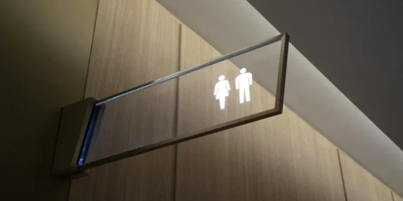 Penjaga toilet mall, profesi yang sering dipandang sebelah mata