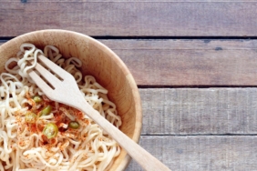 benarkah-mie-instan-butuh-berhari-hari-untuk-dicerna?