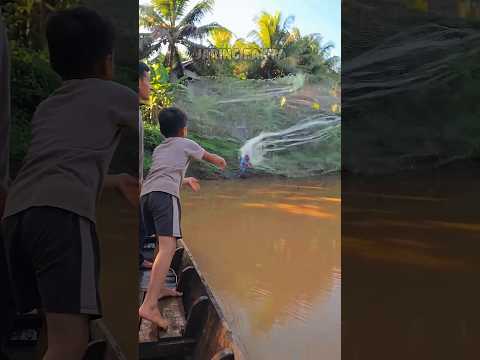 Bocil belajar jaring ikan langsung dapat banyak 🤣🤣 #mancing #fishing #mancingmania #ikan