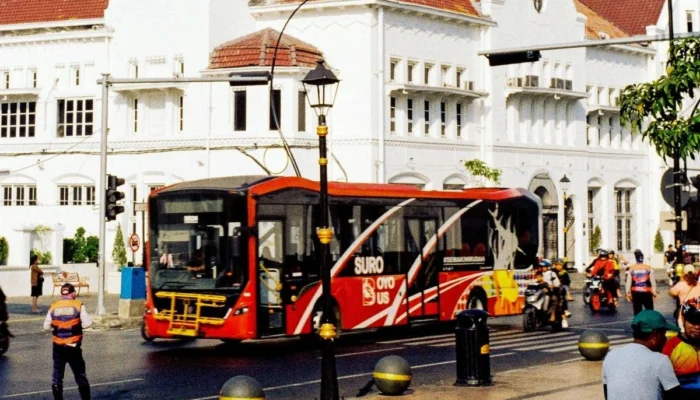 surabaya-mengajarkan-saya-cara-berdamai-dengan-jalanan-ruwet-dan-pengendara-yang-semrawut