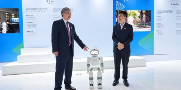 robot-aimoga-tampil-di-chery-global-technology-innovation-center