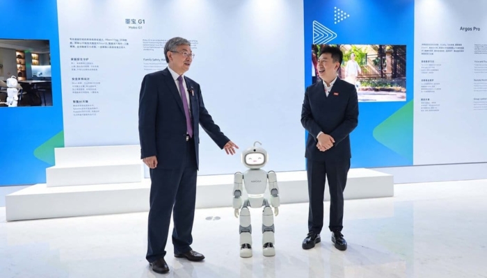 robot-aimoga-tampil-di-chery-global-technology-innovation-center