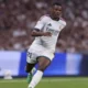 jose-mourinho-jadikan-dumfries-mengisi-bek-kanan