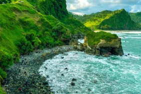 pantai-kebumen-ramai-banget-pas-lebaran,-tapi-yang-datang-kayaknya-tetangga-sendiri