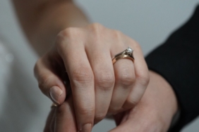 cincin-lamaran-di-tangan-mana?-ini-4-aturannya