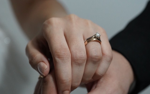 cincin-lamaran-di-tangan-mana?-ini-4-aturannya