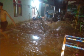 banjir-bandang-di-subang,-7-rumah-dan-sekolah-tk-terendam-lumpur