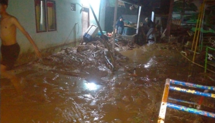 banjir-bandang-di-subang,-7-rumah-dan-sekolah-tk-terendam-lumpur