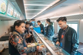 cerita-tentang-warteg-on-train:-makanannya-tak-itu-itu-saja,-baru-sampai-purwokerto-sudah-ludes!